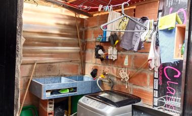 Finca con casa y loza para otro piso, Vereda san isidro Guarne a 10 minutos de la Autopista