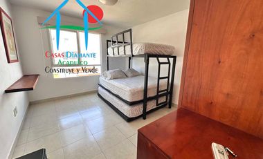 Casa en venta con terraza con salida y acceso a jardín y albercas