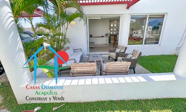 Casa en venta con terraza con salida y acceso a jardín y albercas