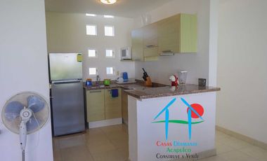 Casa en venta con terraza con salida y acceso a jardín y albercas