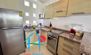 Casa en venta con terraza con salida y acceso a jardín y albercas