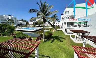 Casa en venta con terraza con salida y acceso a jardín y albercas