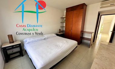 Casa en venta con terraza con salida y acceso a jardín y albercas