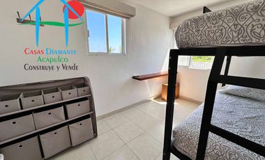 Casa en venta con terraza con salida y acceso a jardín y albercas