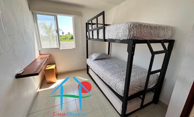 Casa en venta con terraza con salida y acceso a jardín y albercas