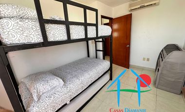 Casa en venta con terraza con salida y acceso a jardín y albercas