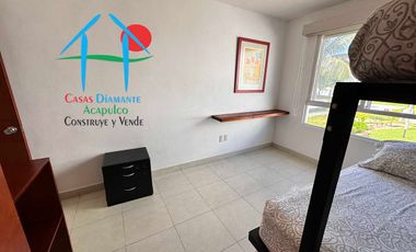 Casa en venta con terraza con salida y acceso a jardín y albercas