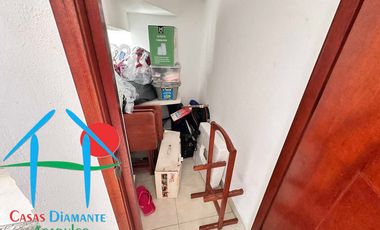 Casa en venta con terraza con salida y acceso a jardín y albercas