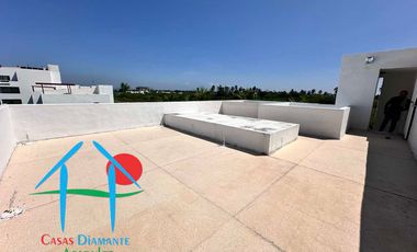 Casa en venta con terraza con salida y acceso a jardín y albercas