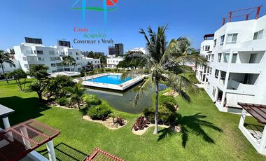 Casa en venta con terraza con salida y acceso a jardín y albercas