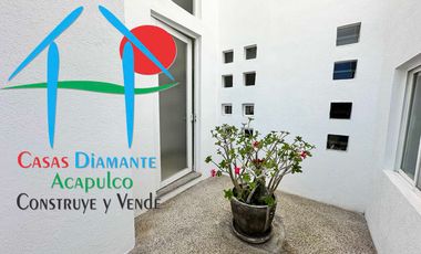 Casa en venta con terraza con salida y acceso a jardín y albercas