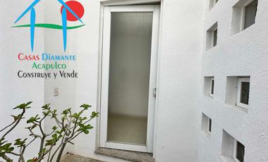 Casa en venta con terraza con salida y acceso a jardín y albercas