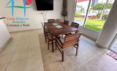 Casa en venta con terraza con salida y acceso a jardín y albercas