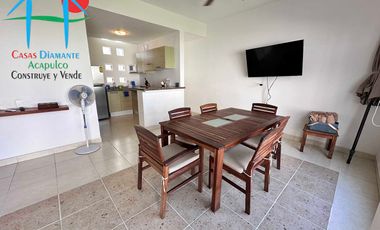 Casa en venta con terraza con salida y acceso a jardín y albercas