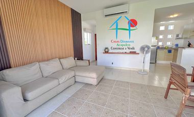 Casa en venta con terraza con salida y acceso a jardín y albercas