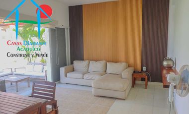 Casa en venta con terraza con salida y acceso a jardín y albercas