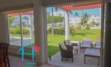 Casa en venta con terraza con salida y acceso a jardín y albercas