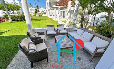 Casa en venta con terraza con salida y acceso a jardín y albercas