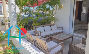 Casa en venta con terraza con salida y acceso a jardín y albercas