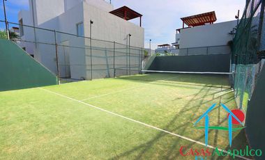 Casa en venta con terraza con salida y acceso a jardín y albercas