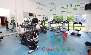 Casa en venta con terraza con salida y acceso a jardín y albercas