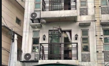 Strategically Located 4-Storey Townhouse for Sale in Mandaluyong! 4 Bedroom, with Garage. Perfectly Situated near Malls, Schools, and Major Business Districts. Act Now!