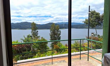Excelente vista al Embalse de Tomine y a las montañas