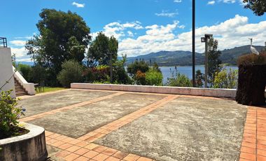 Excelente vista al Embalse de Tomine y a las montañas