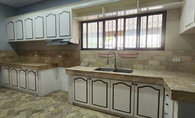 SPACIOUS BUNGALOW HOUSE FOR RENT IN ANGELES CITY