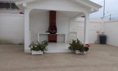 VENTA DE AMPLIA CASA EN SALINAS