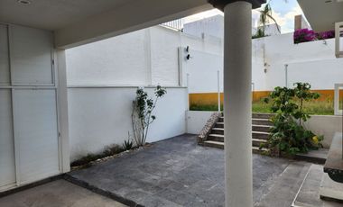 Renta Casa en juriquilla 5 recamaras, amplio jardin. Queretaro