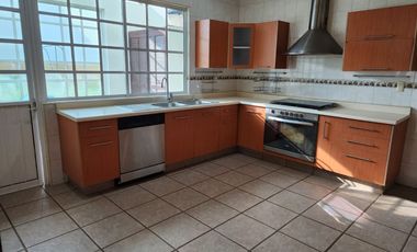 Renta Casa en juriquilla 5 recamaras, amplio jardin. Queretaro