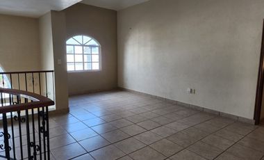 Renta Casa en juriquilla 5 recamaras, amplio jardin. Queretaro
