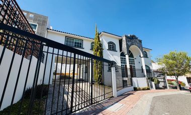 Renta Casa en juriquilla 5 recamaras, amplio jardin. Queretaro