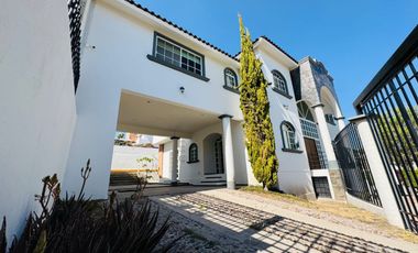 Renta Casa en juriquilla 5 recamaras, amplio jardin. Queretaro