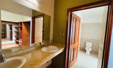 Renta Casa en juriquilla 5 recamaras, amplio jardin. Queretaro