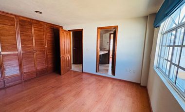 Renta Casa en juriquilla 5 recamaras, amplio jardin. Queretaro