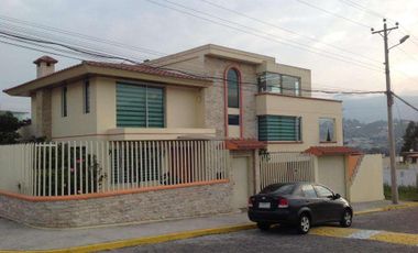 Venta amplia Casa de 5 dormitorios Urbanización UTE sector Calderón