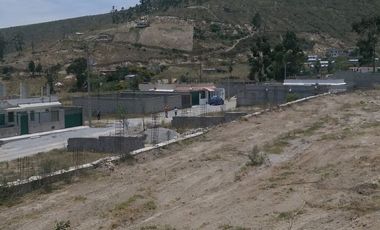 Venta de Terreno Mitad del Mundo Via Calacalí 8.400 m²  Negociable