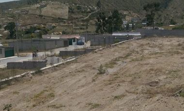 Venta de Terreno Mitad del Mundo Via Calacalí 8.400 m²  Negociable