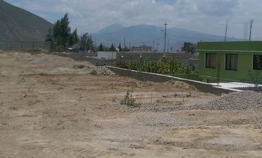 Venta de Terreno Mitad del Mundo Via Calacalí 8.400 m²  Negociable