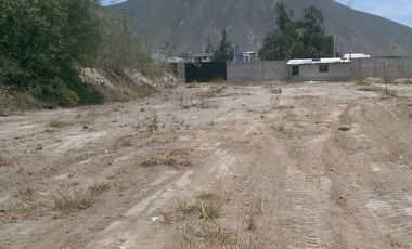 Venta de Terreno Mitad del Mundo Via Calacalí 8.400 m²  Negociable
