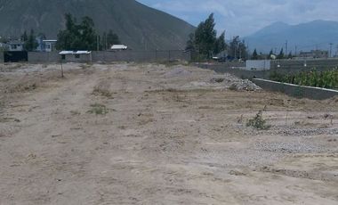 Venta de Terreno Mitad del Mundo Via Calacalí 8.400 m²  Negociable