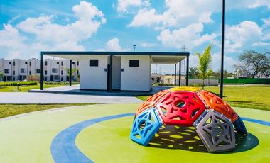 CASA FRENTE A ALBERCA, UBICADA EN XOCHITEPEC, MORELOS; MÉXICO. 3 RECÁMARAS, CANCHAS DEPORTIVAS, PET PARK Y ZONA DE YOGA.