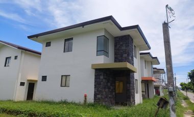 For sale House & lot in Vermosa Imus cavite daang hari