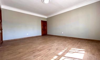 Casa amplia en alquiler Av. Conde de Nieva