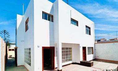 Casa amplia en alquiler Av. Conde de Nieva