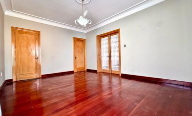 Casa amplia en alquiler Av. Conde de Nieva