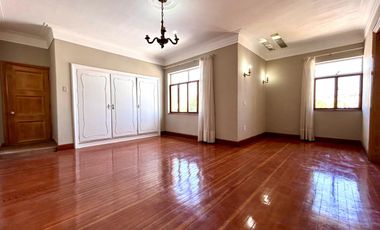 Casa amplia en alquiler Av. Conde de Nieva