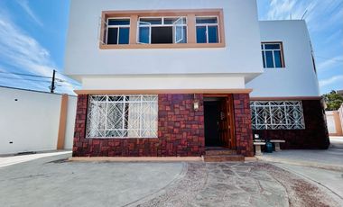 Casa amplia en alquiler Av. Conde de Nieva